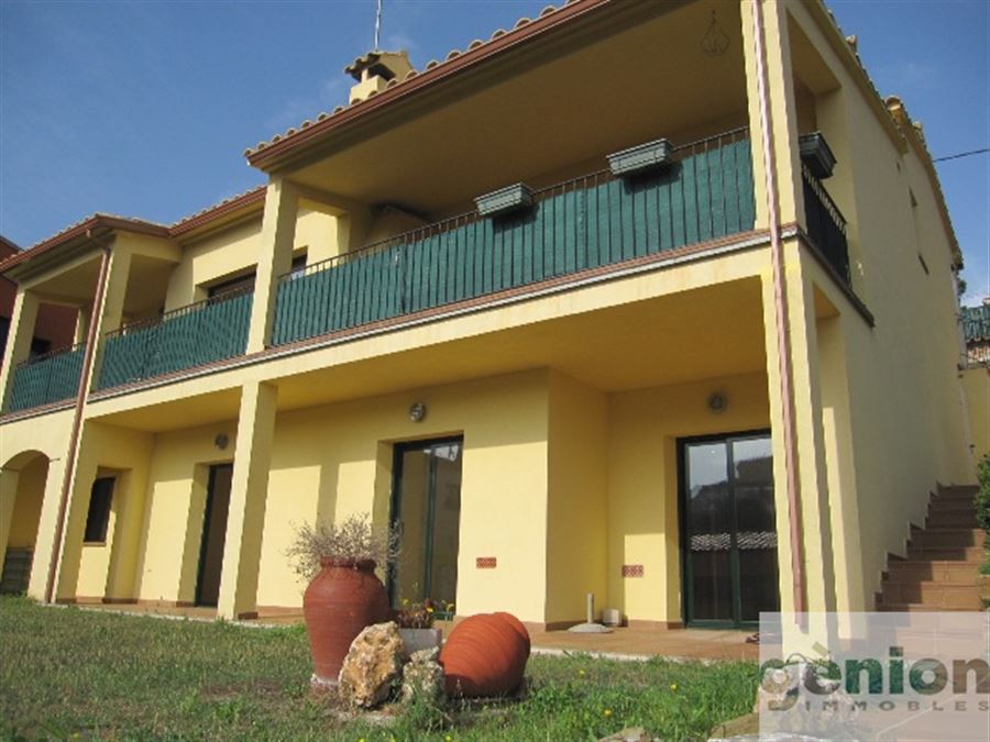 CASA A BEGUR. INDEPENDENT, AMB 274M² CONSTRUÏTS I 400M² DE PARCEL·LA