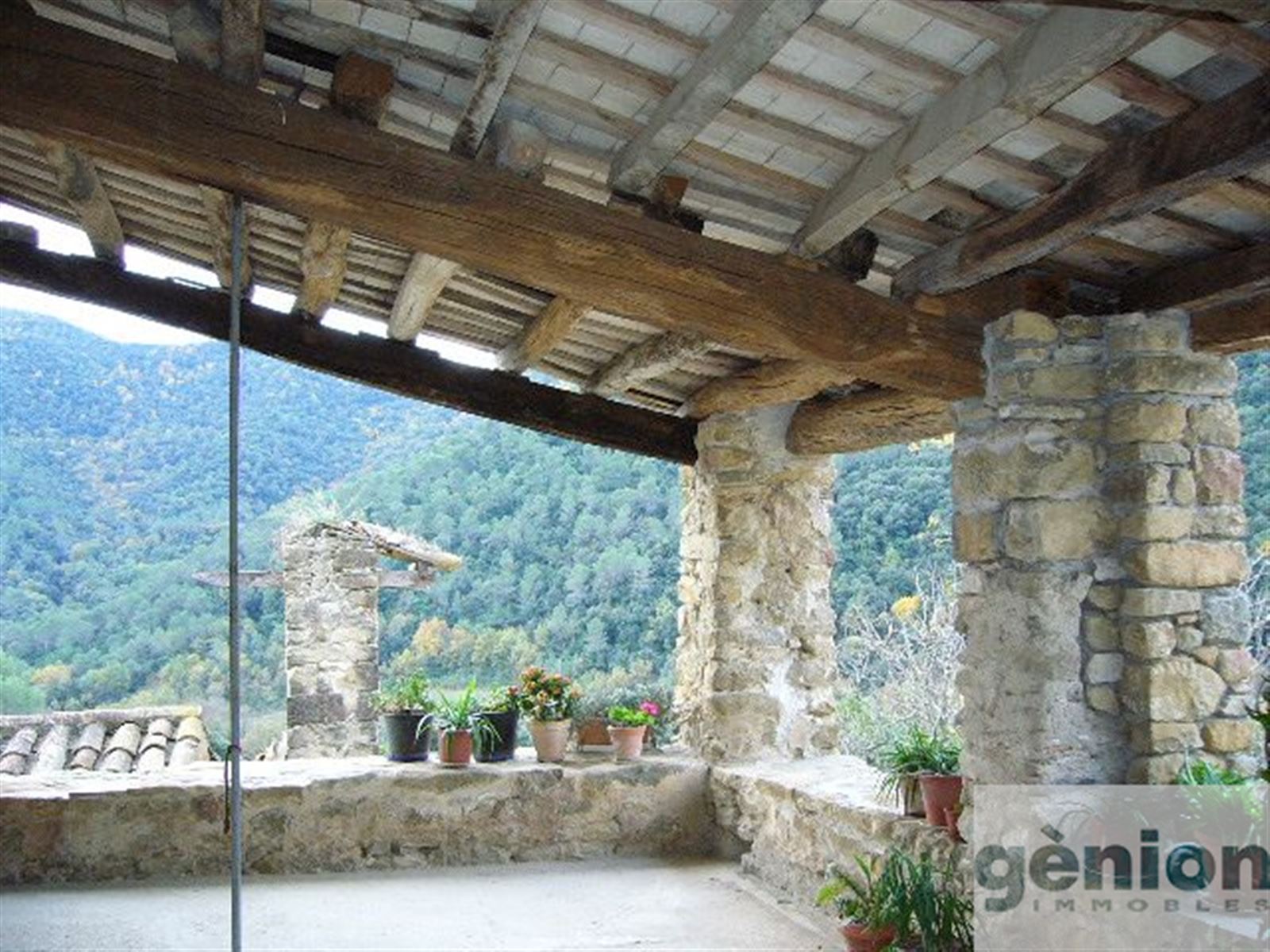 FERME À LE PLA DE L’ESTANY. 600M² BÂTIS ET 25HA DE TERRAIN