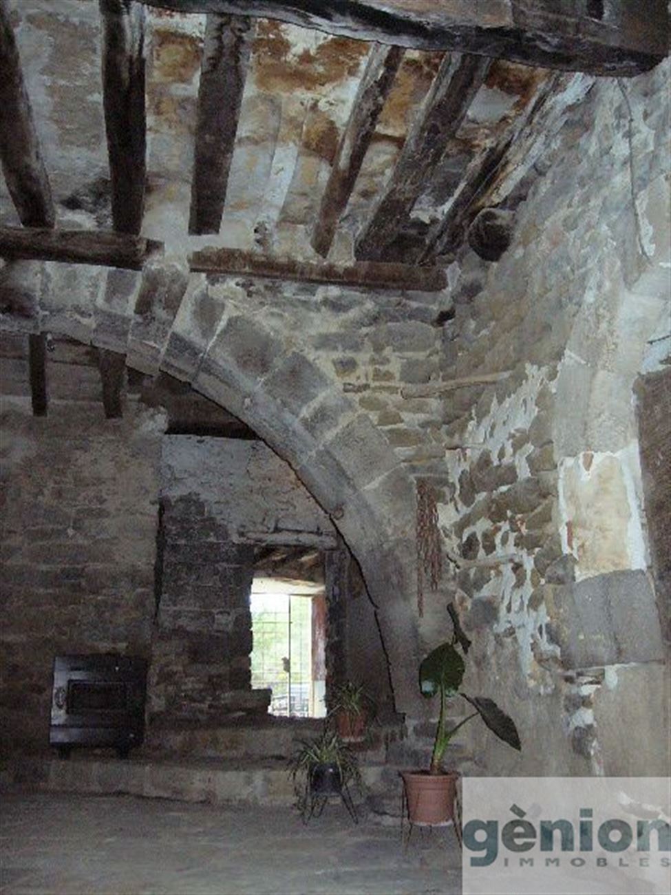 FERME À LE PLA DE L’ESTANY. 600M² BÂTIS ET 25HA DE TERRAIN