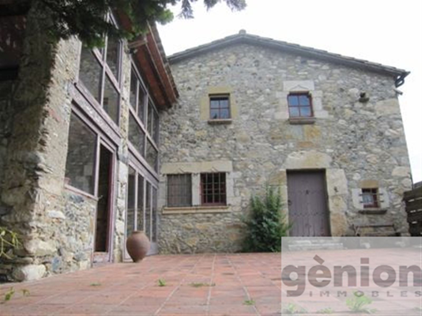 FARMHOUSE IN LA GARROTXA, VALL DE LLÉMENA. RENOVATED AND FEW DISTANCE FROM GIRONA