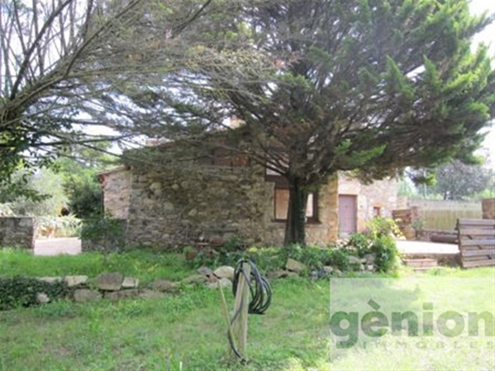 FARMHOUSE IN LA GARROTXA, VALL DE LLÉMENA. RENOVATED AND FEW DISTANCE FROM GIRONA