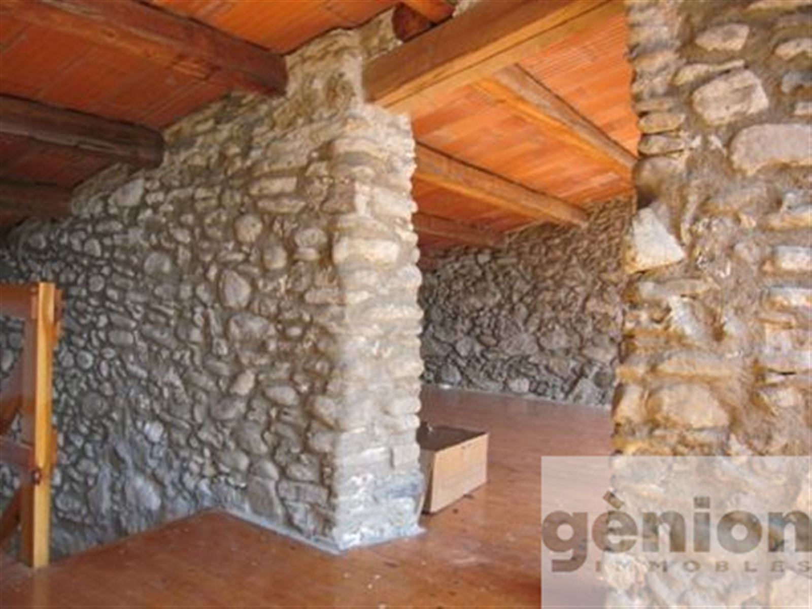 FARMHOUSE IN LA GARROTXA, VALL DE LLÉMENA. RENOVATED AND FEW DISTANCE FROM GIRONA