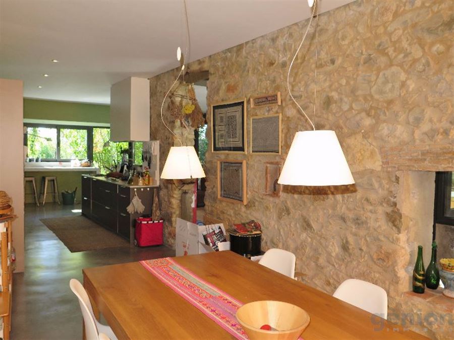 MAISON À MAIÀ DE MONTCAL. DANS LE VILLAGE, AVEC DESIGN EXCLUSIF