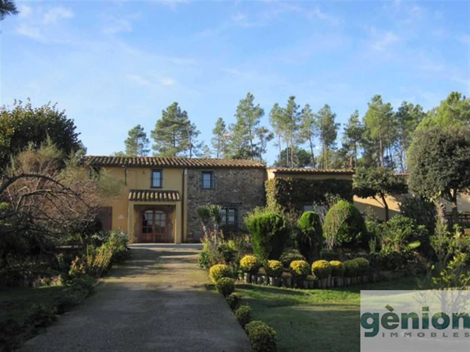 FARMHOUSE IN BESCANÓ, GIRONÈS. RESTORED, FEW MINUTES FROM GIRONA CENTRE