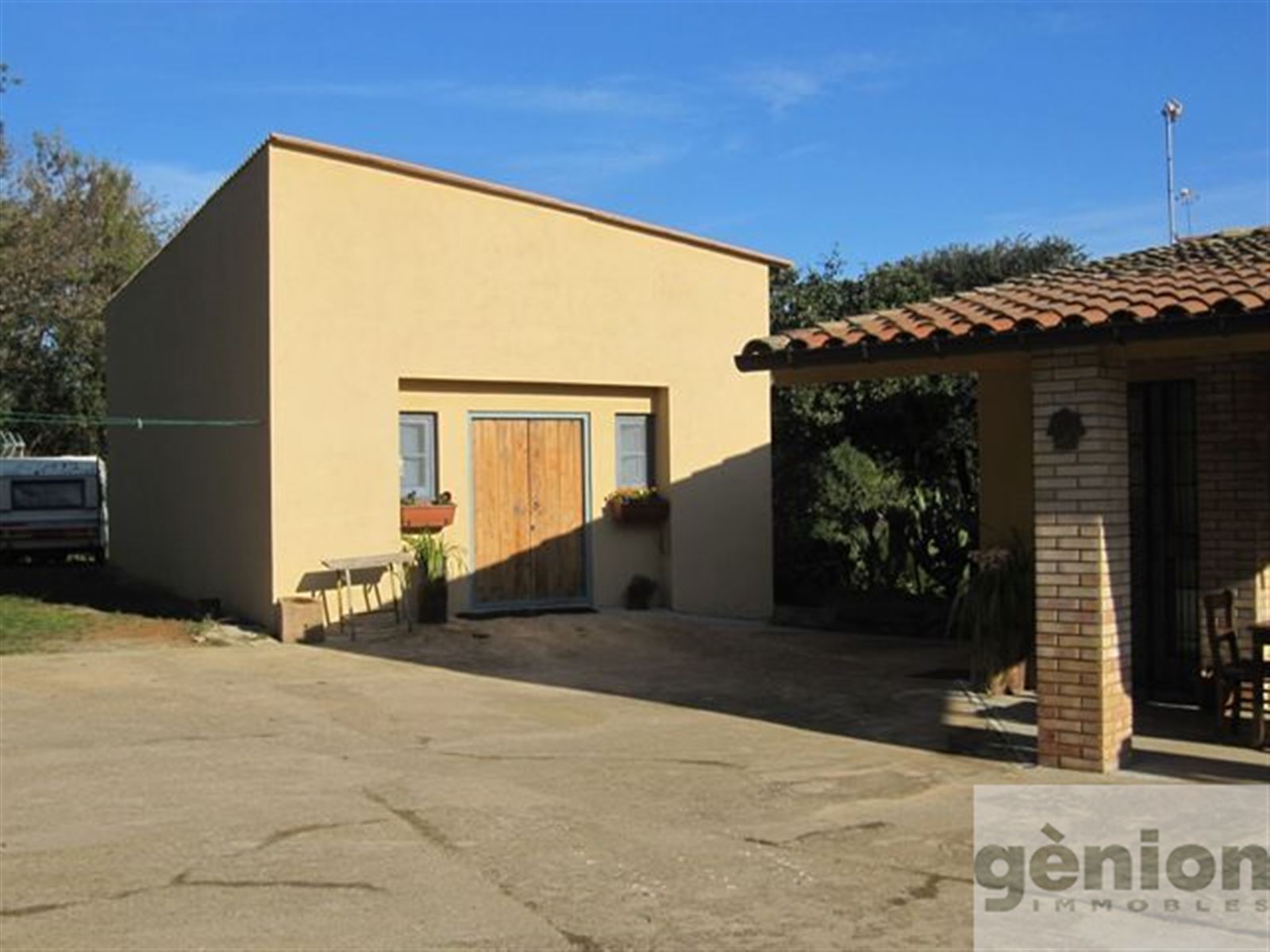 FARMHOUSE IN BESCANÓ, GIRONÈS. RESTORED, FEW MINUTES FROM GIRONA CENTRE