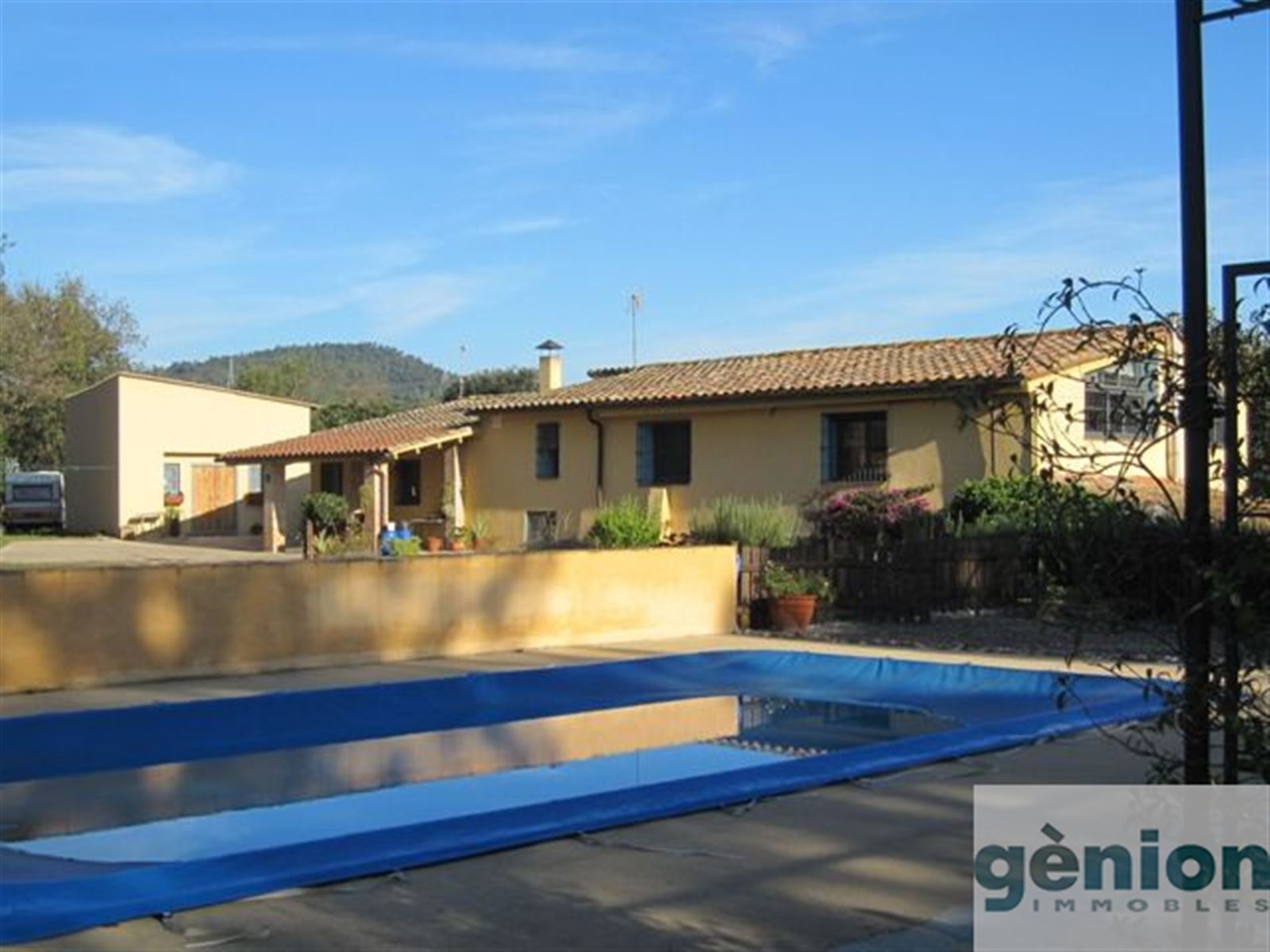 FARMHOUSE IN BESCANÓ, GIRONÈS. RESTORED, FEW MINUTES FROM GIRONA CENTRE