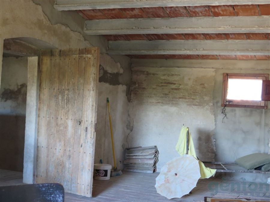 CASA DE PIEDRA EN MONELLS: 1.133M² CONST. Y 1.800M² DE TERRENO