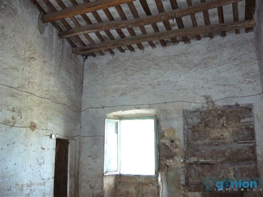 FARMHOUSE IN GIRONA. 869M² BUILT SURFACE, 60M² HAYLOFT AND 3,84 HA OF LAND