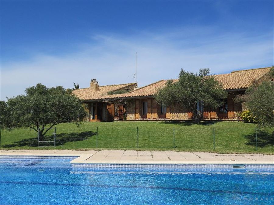 CASA A PALAU SAVERDERA, ALT EMPORDÀ. ESPECTACULAR, AMB VISTES A LA BADIA DE ROSES