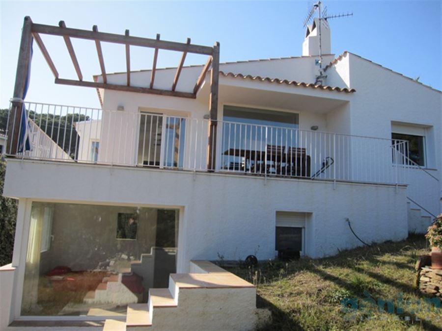 CASA A EL PORT DE LA SELVA. INDEPENDENT, AMB 166,50M² CONST. I 540M² DE PCL.