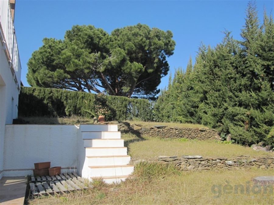 MAISON À EL PORT DE LA SELVA. INDÉPENDANTE, AVEC 166,50M² BÀTIE ET 540M² DE TERRAIN