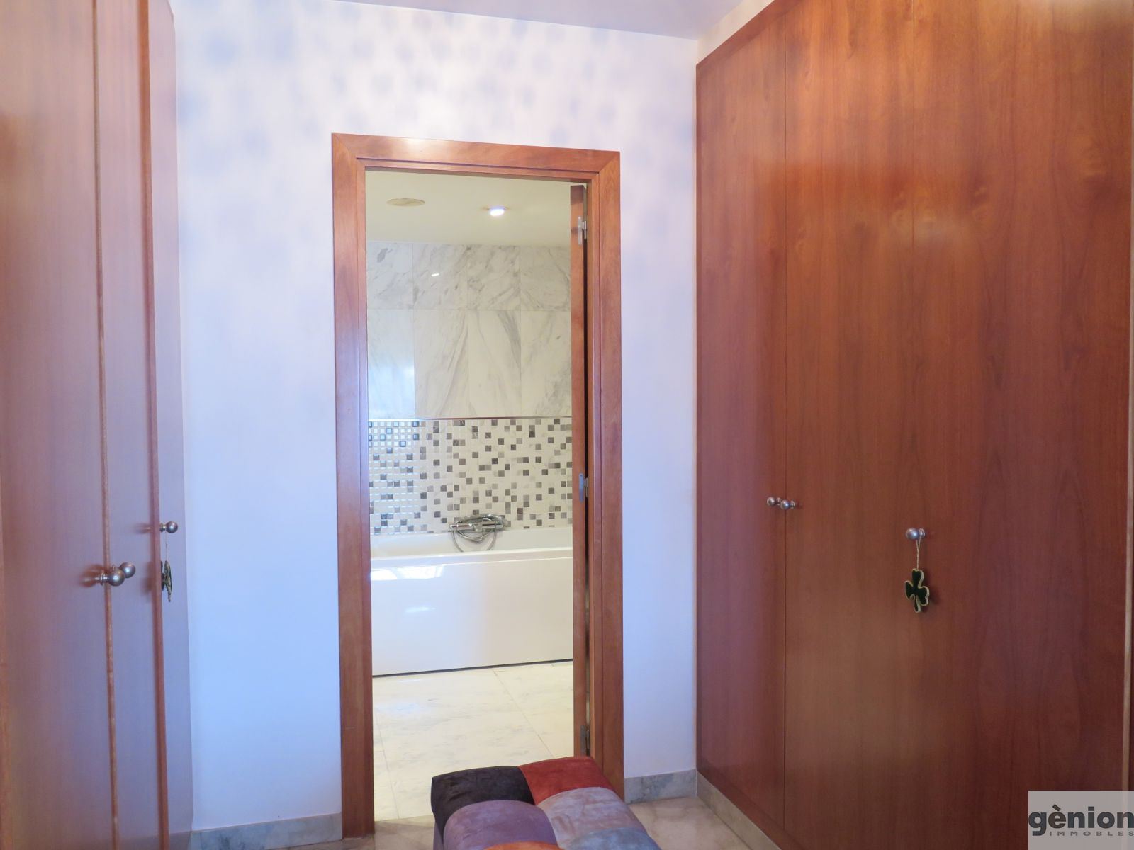 4 ROOMS HIGH FLOOR APARTMENT IN GIRONA. NEXT TO THE CENTER, WITH PARKING INCLUDED