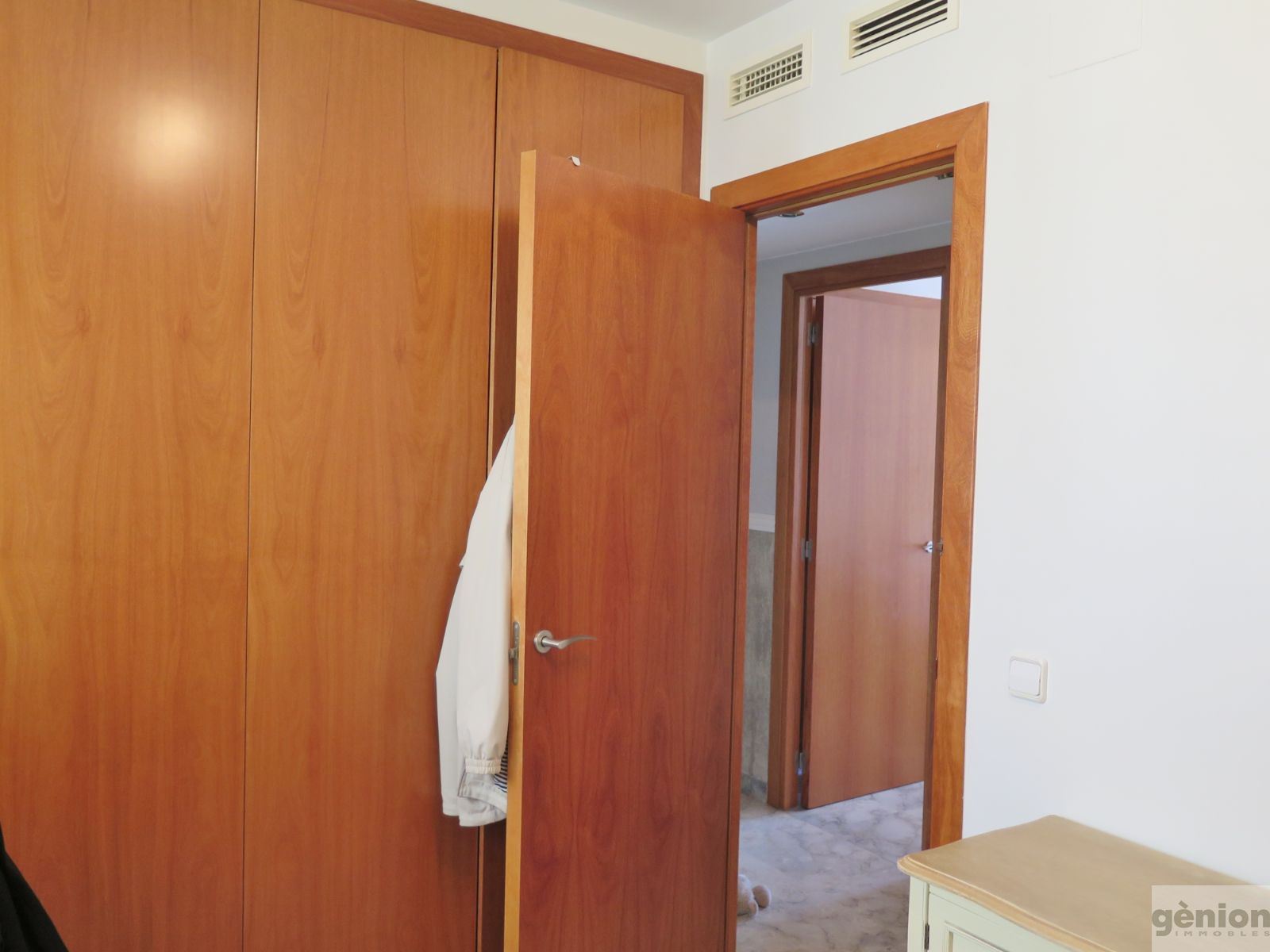 4 ROOMS HIGH FLOOR APARTMENT IN GIRONA. NEXT TO THE CENTER, WITH PARKING INCLUDED