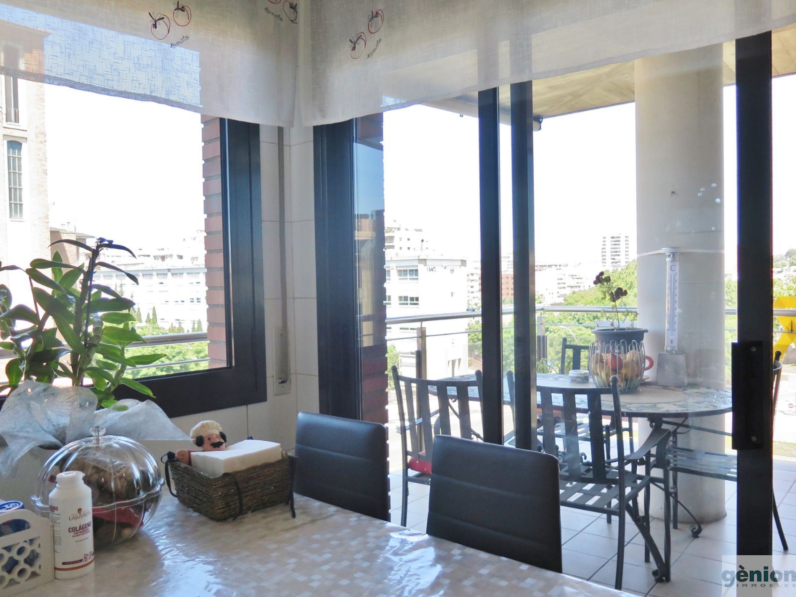 4 ROOMS HIGH FLOOR APARTMENT IN GIRONA. NEXT TO THE CENTER, WITH PARKING INCLUDED