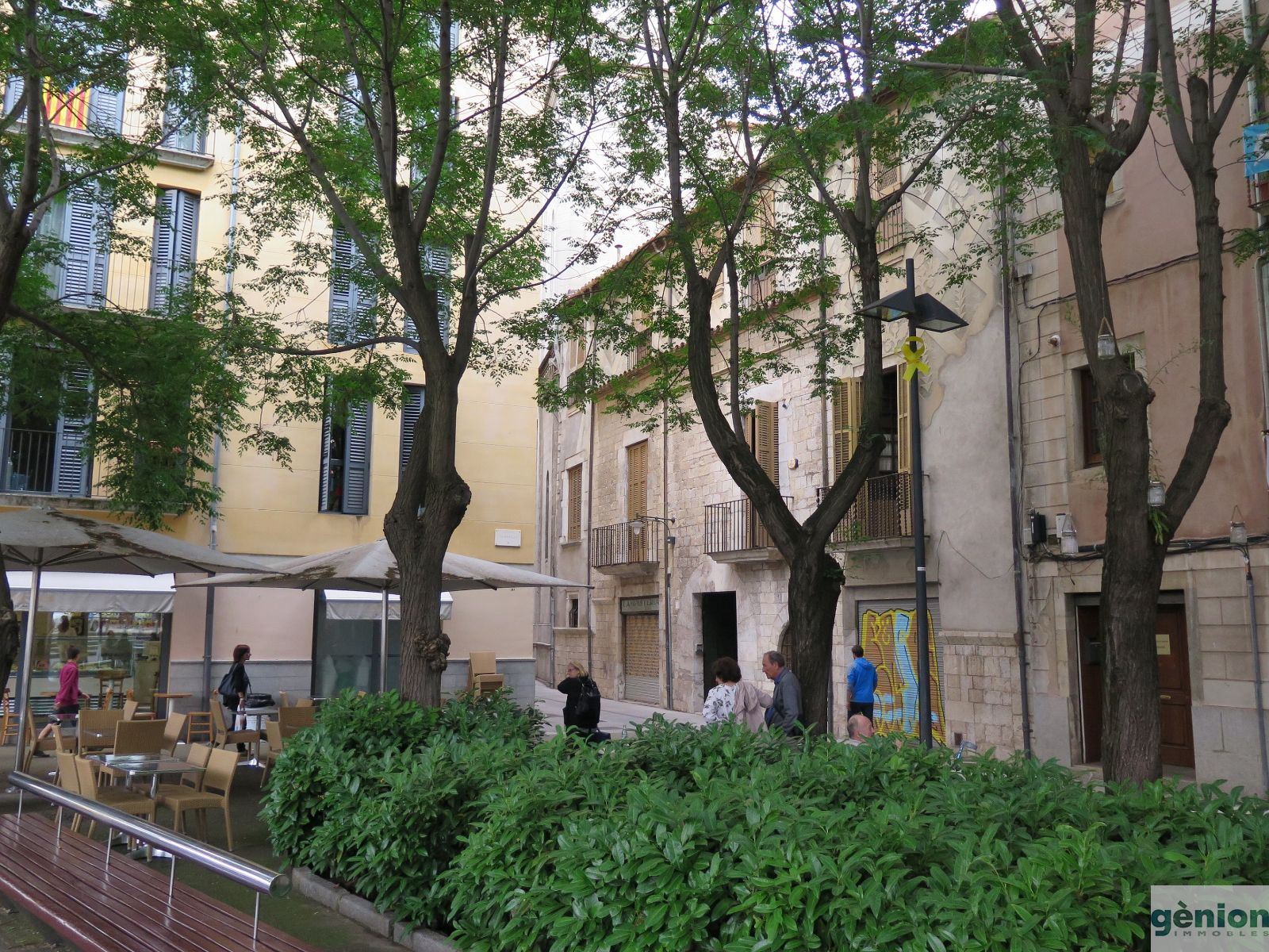 BUILDING IN GIRONA, BARRI VELL. RIGHT IN THE CENTRE, SUITABLE FOR HOTEL OR EXCLUSIVE FLATS