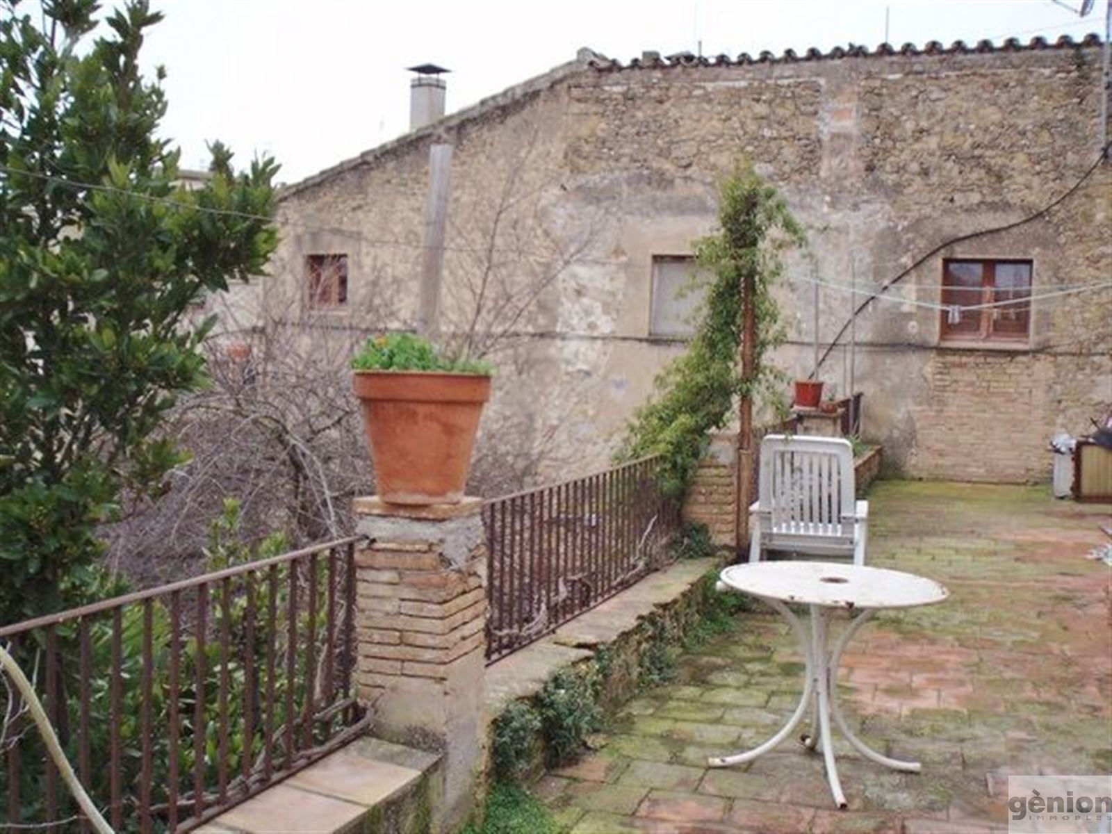 HOUSE IN VILADEMULS, PLA DE L’ESTANY. BESIDE THE REGIONS OF EMPORDÀ AND GIRONÈS