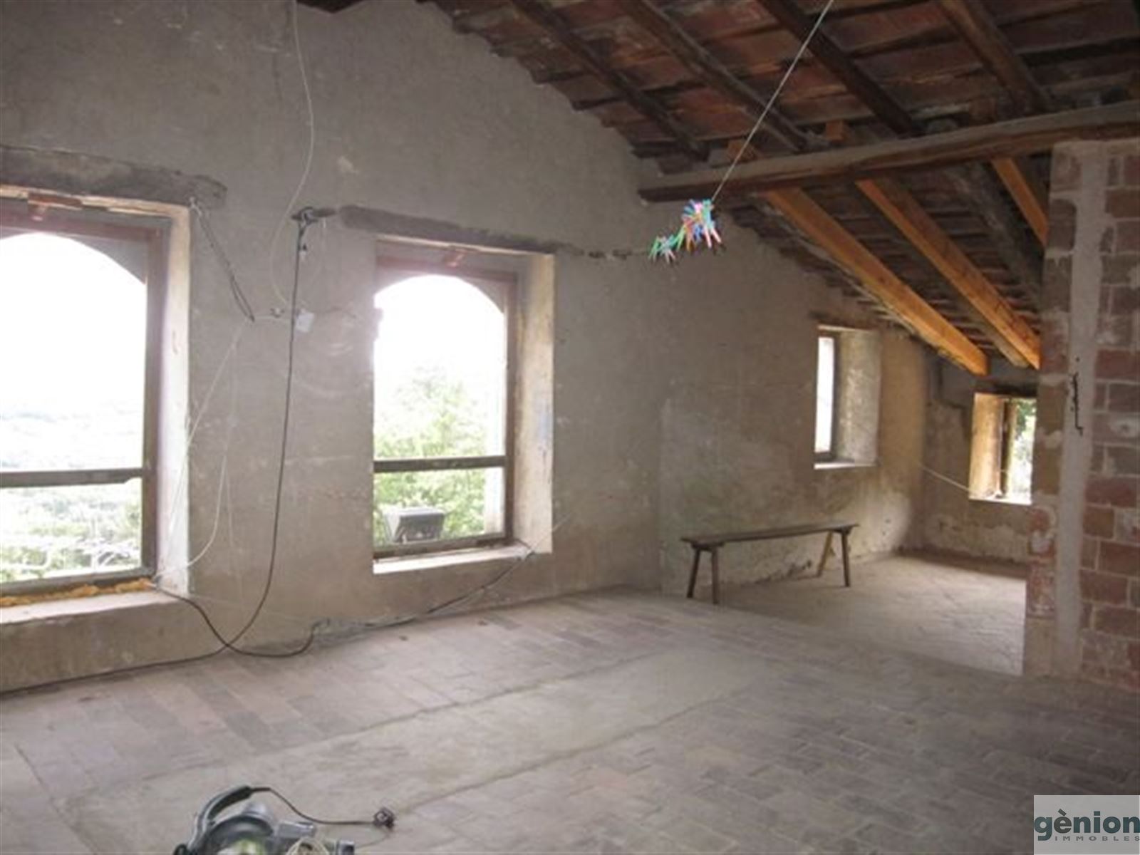 SEMI-REFURBISHED FARMHOUSE IN LA SELVA. GROSS FLOOR AREA OF 837m2