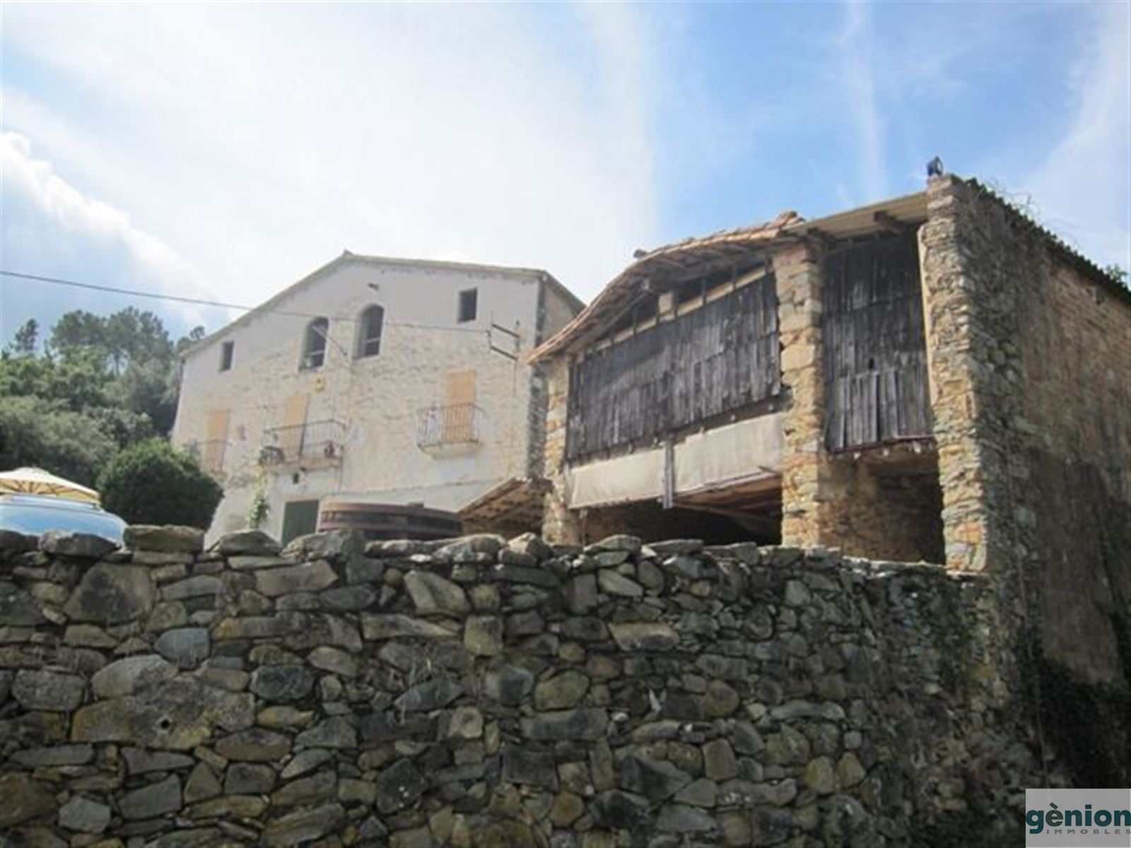 SEMI-REFURBISHED FARMHOUSE IN LA SELVA. GROSS FLOOR AREA OF 837m2