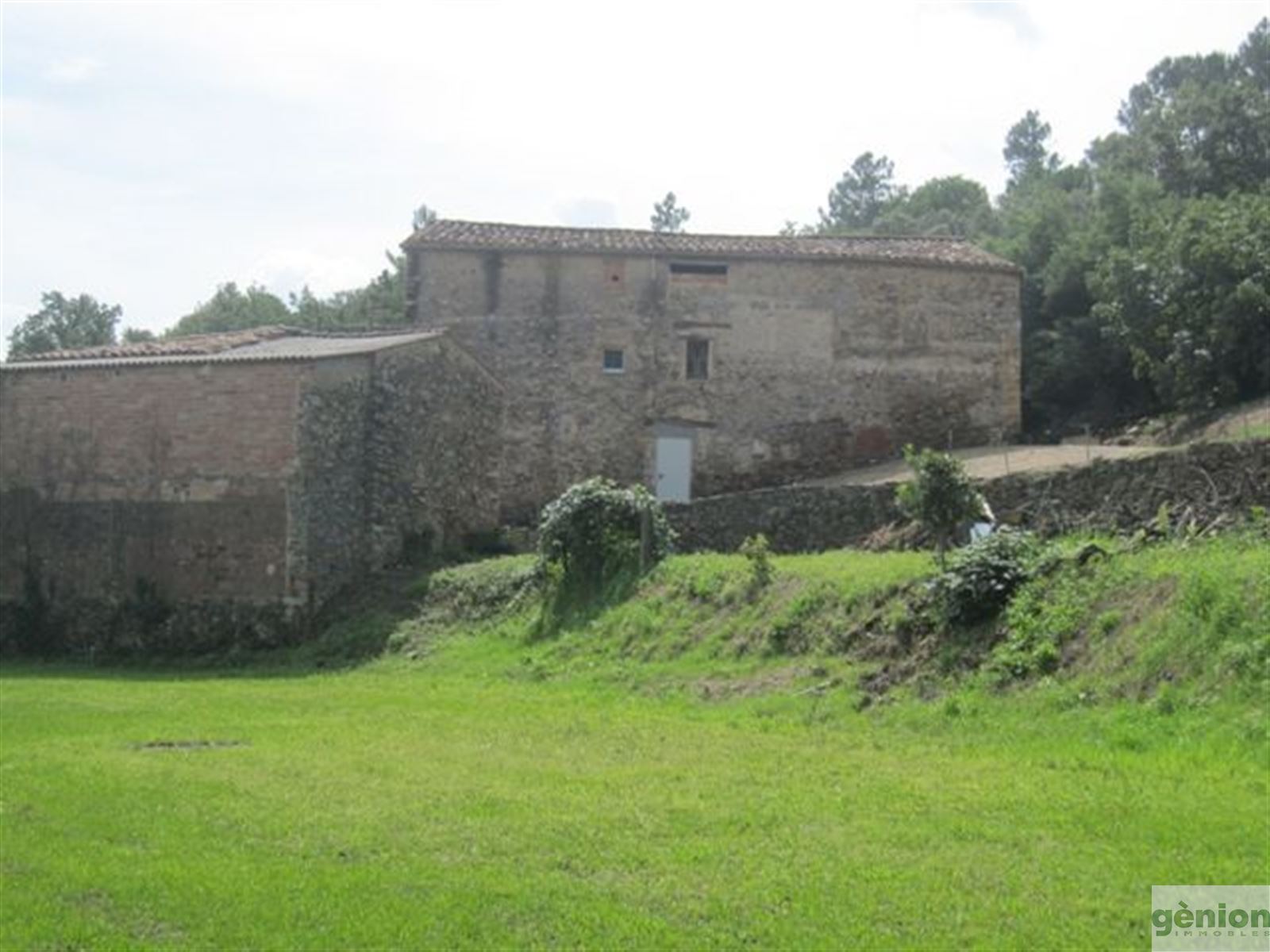 MASIA I PALLER A LA SELVA. 837M² CONSTRUÏTS. TERRENY DE 21,40HA.